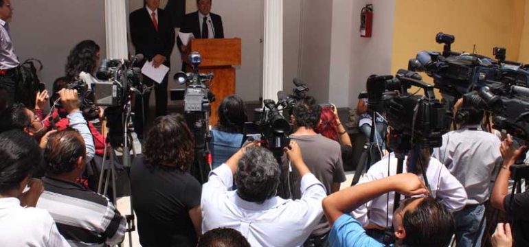 03 agosto 2012, foto 7 conferencia prensa-Ricardo Monreal