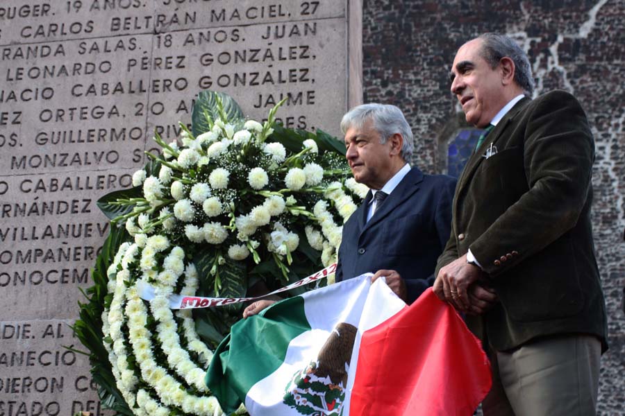 AMLO en ceremonia luctuosa de la matanza de estudiantes en Tlatelolco8