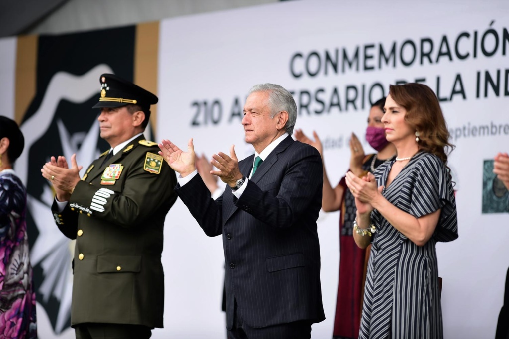 Con entrega de Condecoración Miguel Hidalgo, presidente reconoce labor de  profesionales de la salud durante epidemia de COVID-19 – AMLO