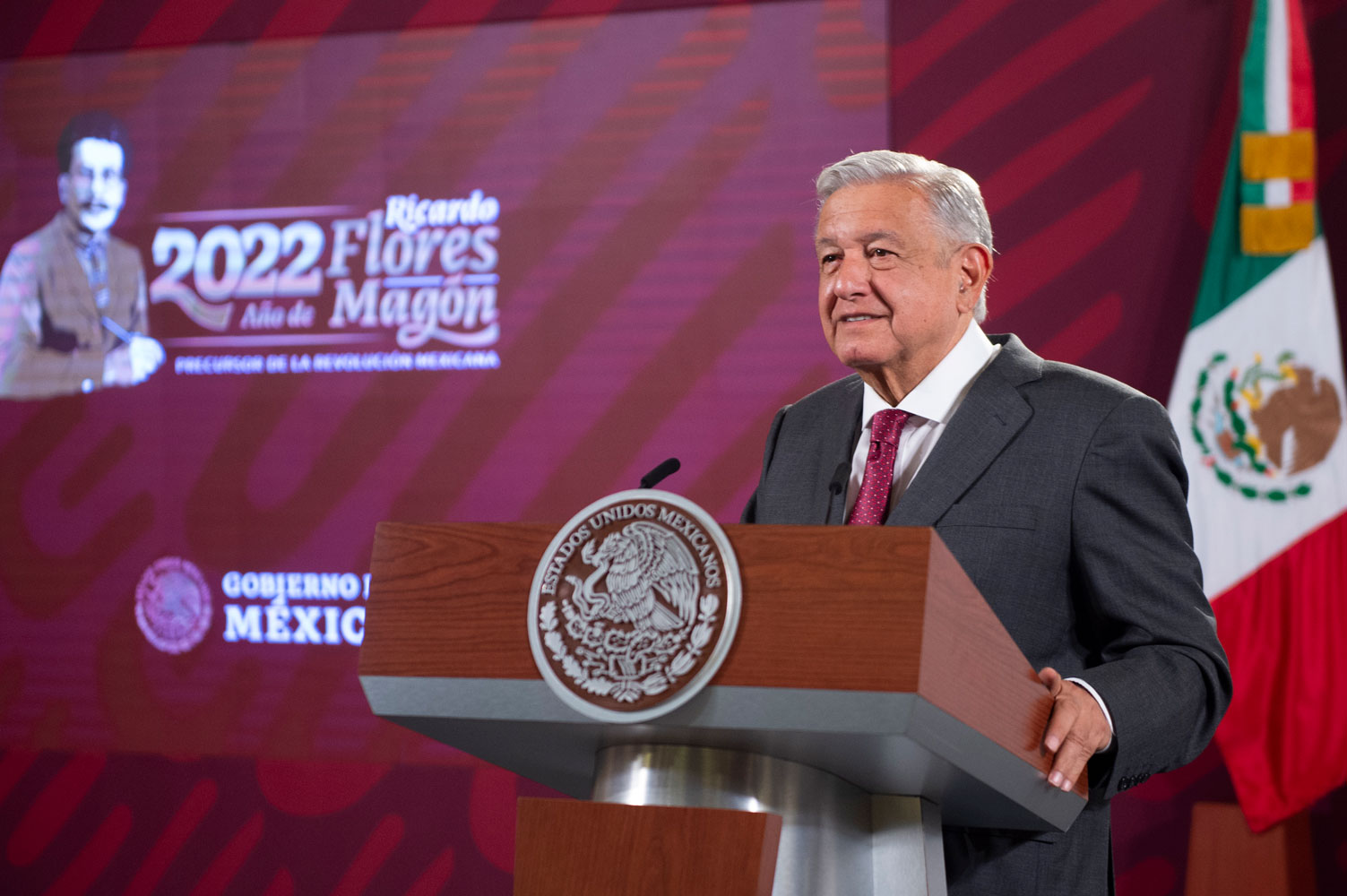 Los mexicanos seguirán hablando lo que quieran': director de la
