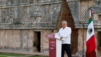 2023-10-07 Presidente AMLO - Encuentro con especialistas en zona arqueologica - Uxmal - Foto 08