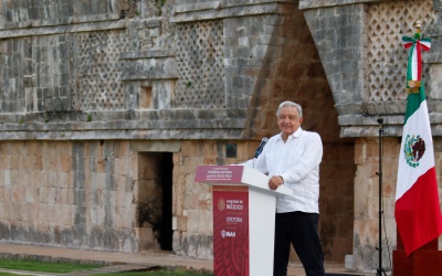 2023-10-07 Presidente AMLO - Encuentro con especialistas en zona arqueologica - Uxmal - Foto 08