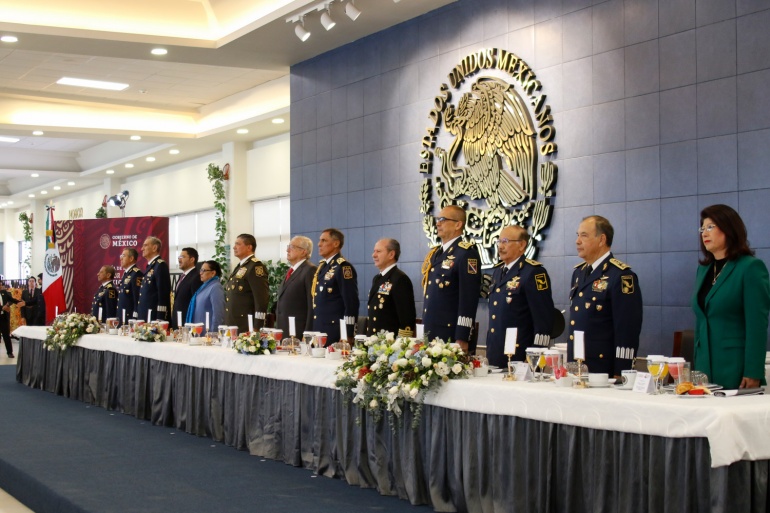 2024-02-10 Presidente AMLO - Dia de la Fuerza Aerea Mexicana - Foto 02